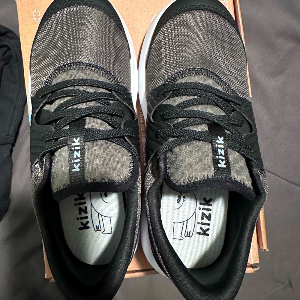 Kizik size 2 kids - no hands shoes